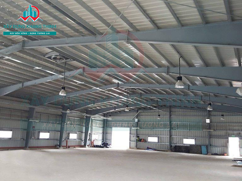Mẫu nhà xưởng thiết kế mái trong suốt