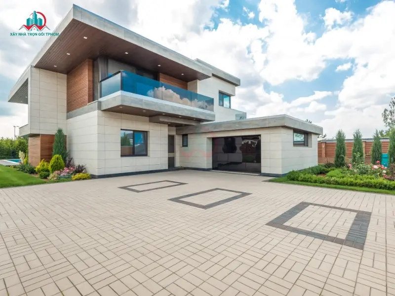 Sự kết hợp hài hòa giữa đá và cỏ, tạo nên một vẻ đẹp thanh lịch và hiện đại